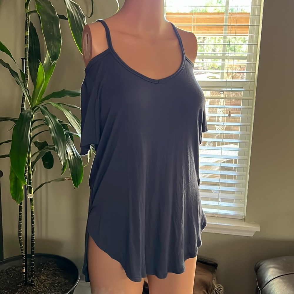 Mudd women’s navy blue T-shirt. Size S.